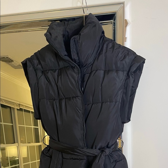 Brand NEW Black Sleeveless Puffer Coat!!! - Picture 3 of 6